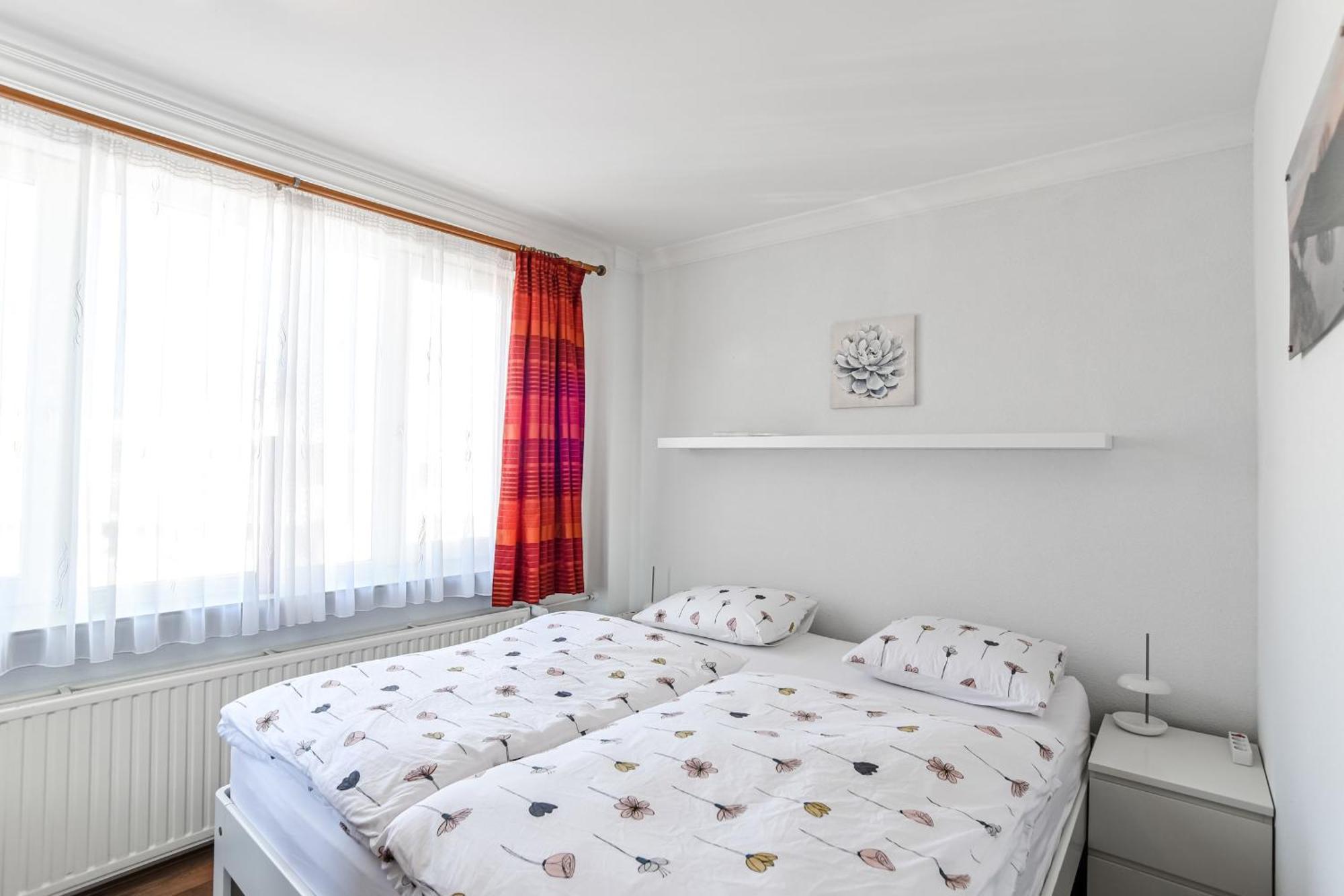 Studio Tara At The Beach With Private Parking Зандфорт Экстерьер фото